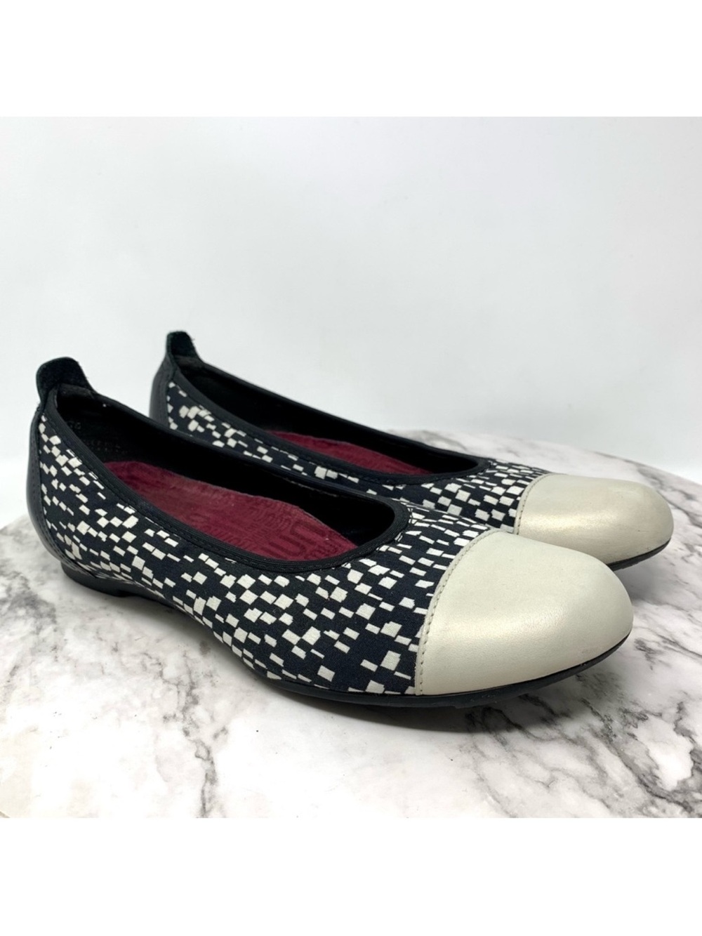Munro Henlee Cap Toe Cream Black Patterned Comfort Flats 8 Narrow Classic Preppy